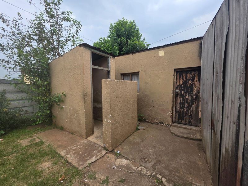 Prime Location - 5 Bedroom Fixer Upper For Sale in Brakpan - Photo 8