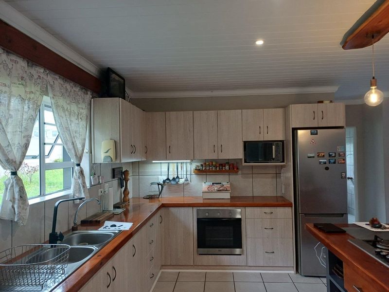 House For Sale in Stilbaai Wes, Stilbaai - Photo 4