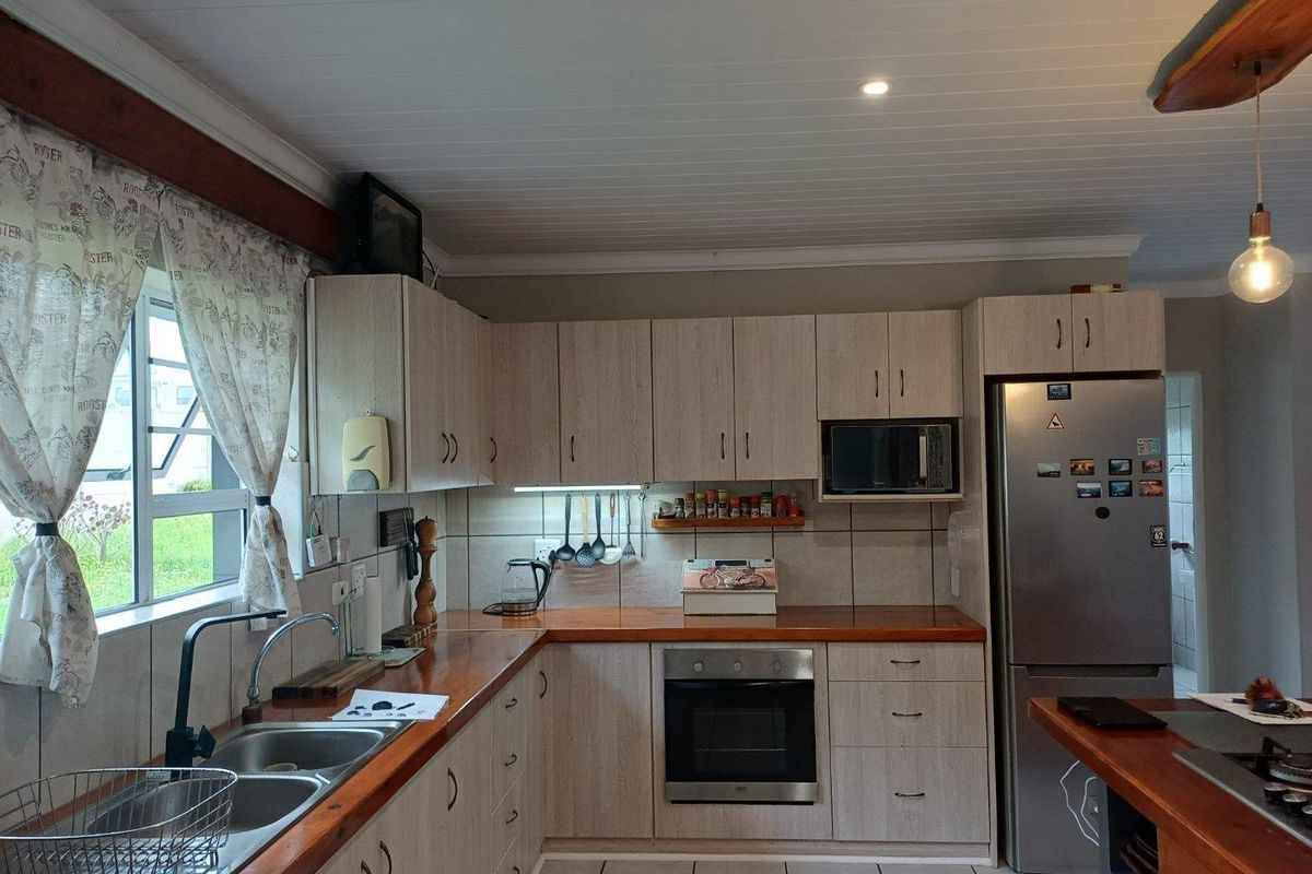 House For Sale in Stilbaai Wes, Stilbaai - Photo 4