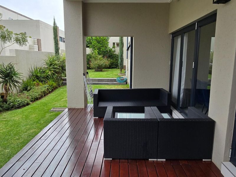 Upmarket Townhouse For Sale in Bryanston Sandton Gauteng - Photo 9