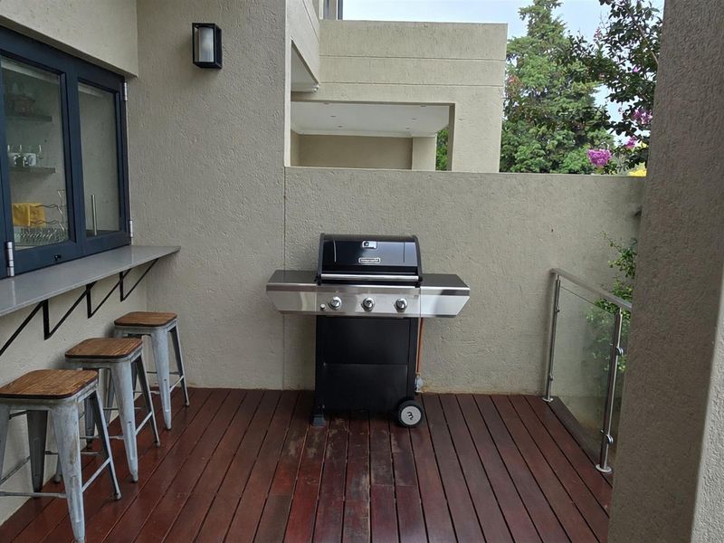 Upmarket Townhouse For Sale in Bryanston Sandton Gauteng - Photo 8