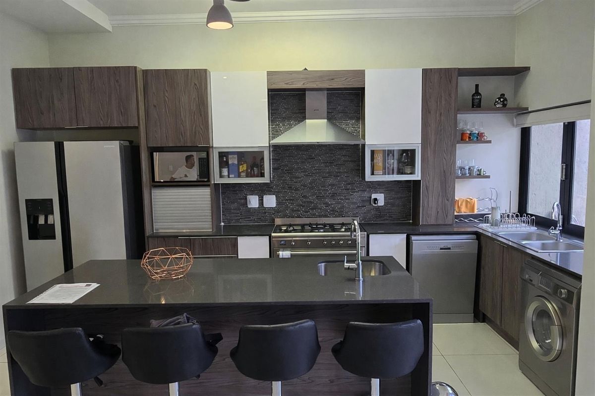 Upmarket Townhouse For Sale in Bryanston Sandton Gauteng - Photo 4