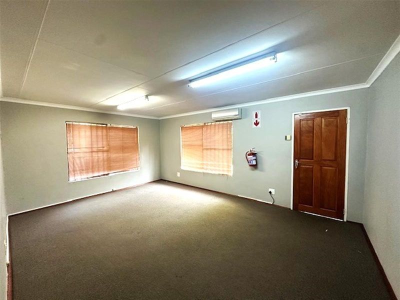 Office To Let - Photo 6