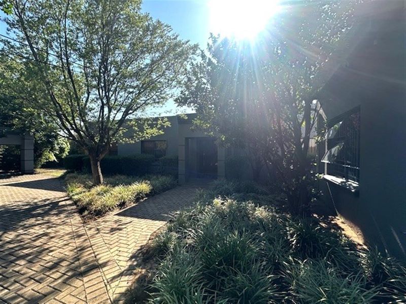 Office To Let - Photo 2