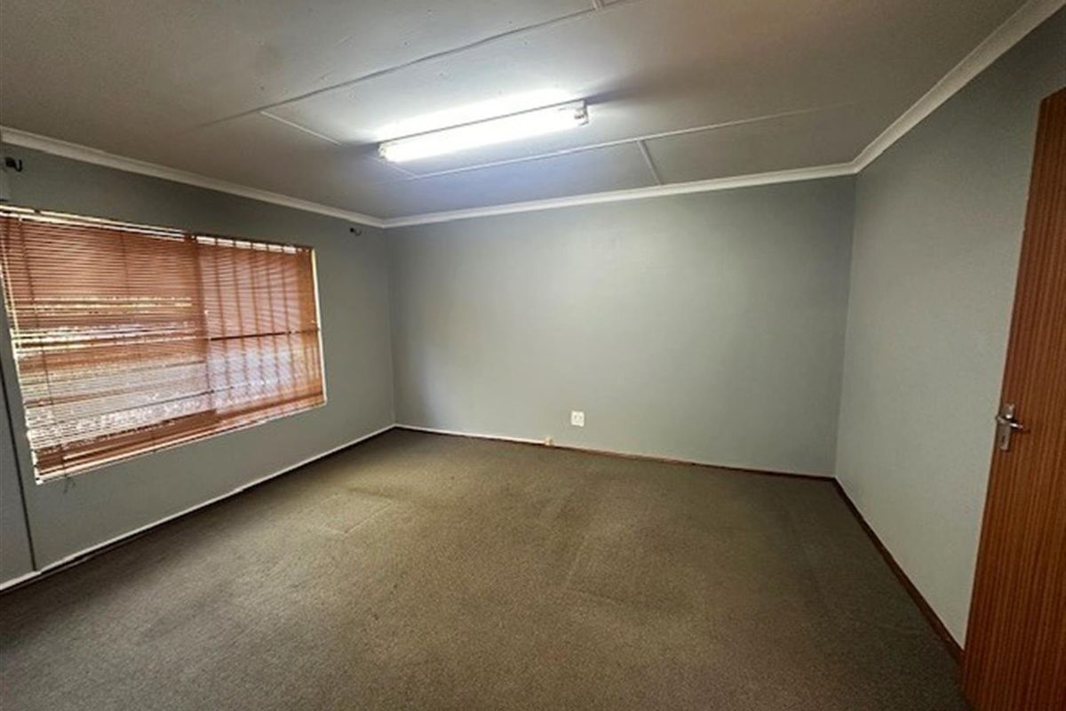 Office To Let - Photo 4