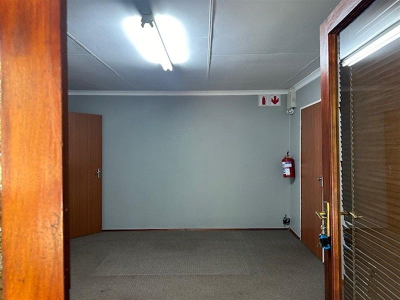 Office To Let - Photo 10