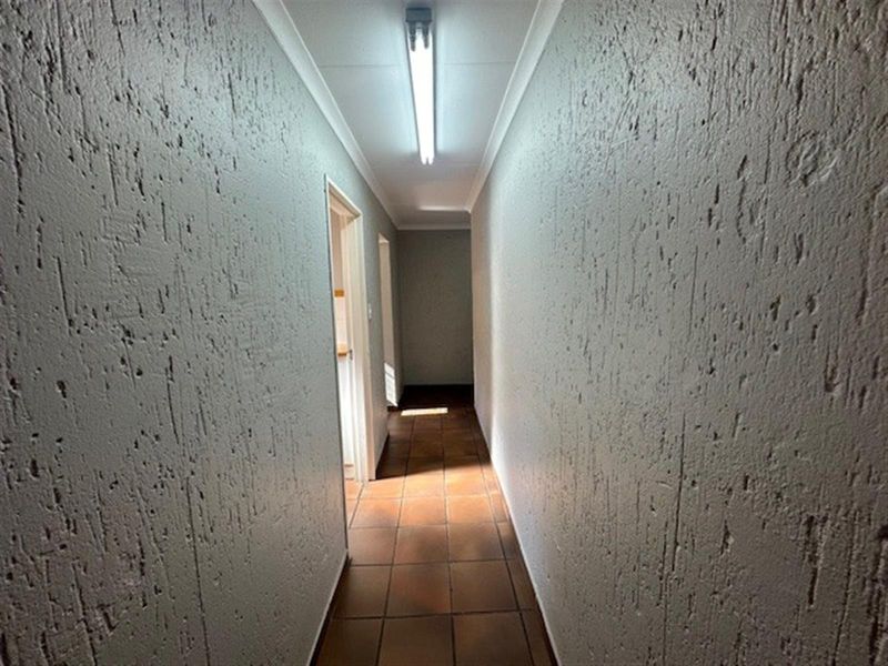 Office To Let - Photo 9