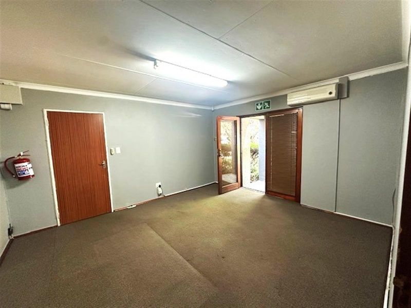 Office To Let - Photo 5