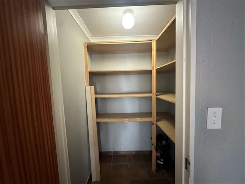 Office To Let - Photo 7