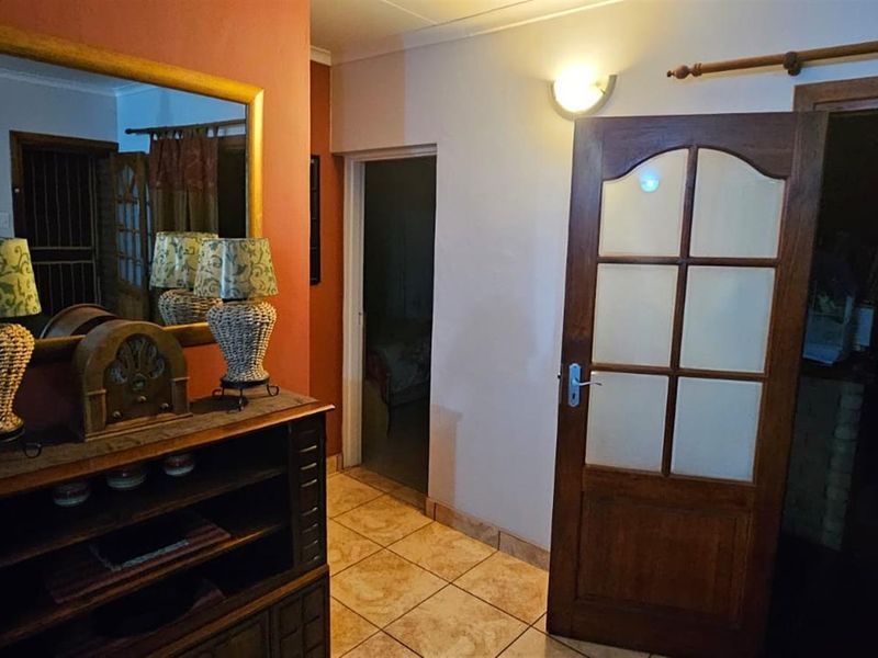 Family home in Keidebees, Upington - Photo 4