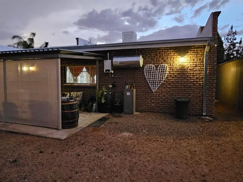 Family home in Keidebees, Upington - Photo 3
