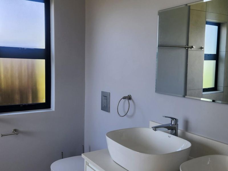 Oceans on Main Villa - Luxury coastal living - Photo 10