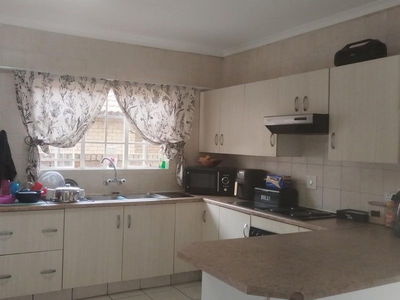 House For Sale in Reyno Ridge, Witbank - Photo 6