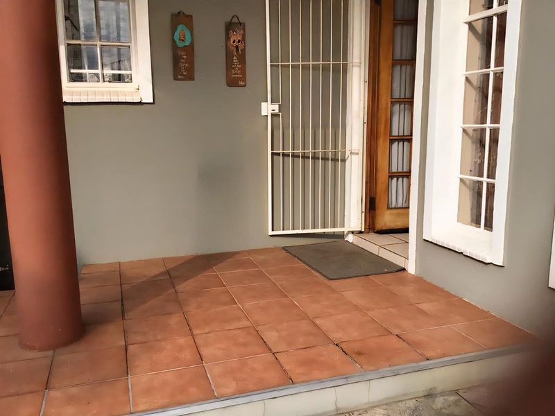 Beautiful , EXCEPTIONALLY well priced townhouse walking distance to the river - Photo 3