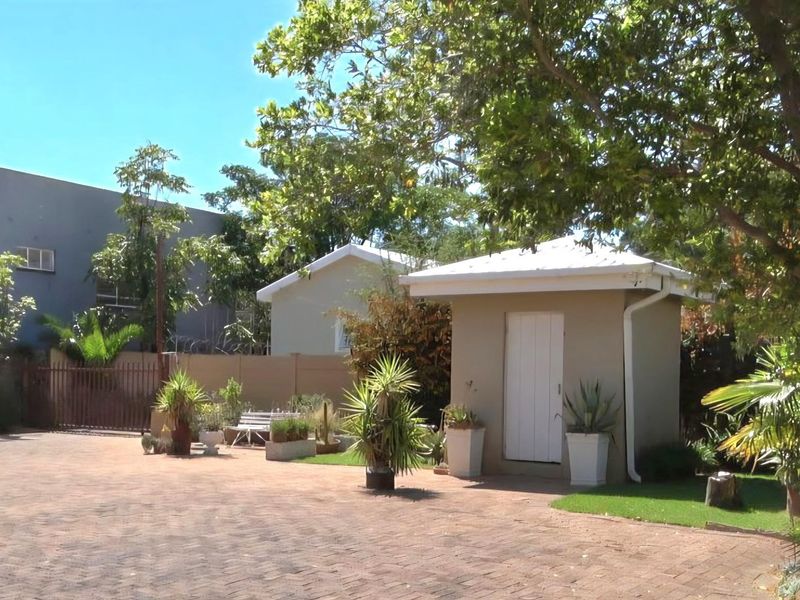 Beautiful , EXCEPTIONALLY well priced townhouse walking distance to the river - Photo 2