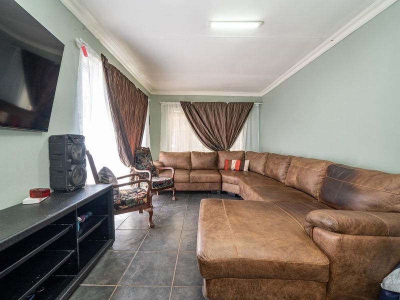 Entertainers Dream Offered at Sweet Price in Dalview- Prime Location and EXTRAS - Photo 7