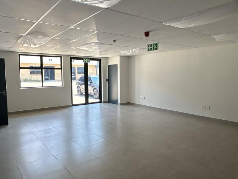 895 sqm Warehouse To Let | Silverview Business Park | Samrand - Photo 3