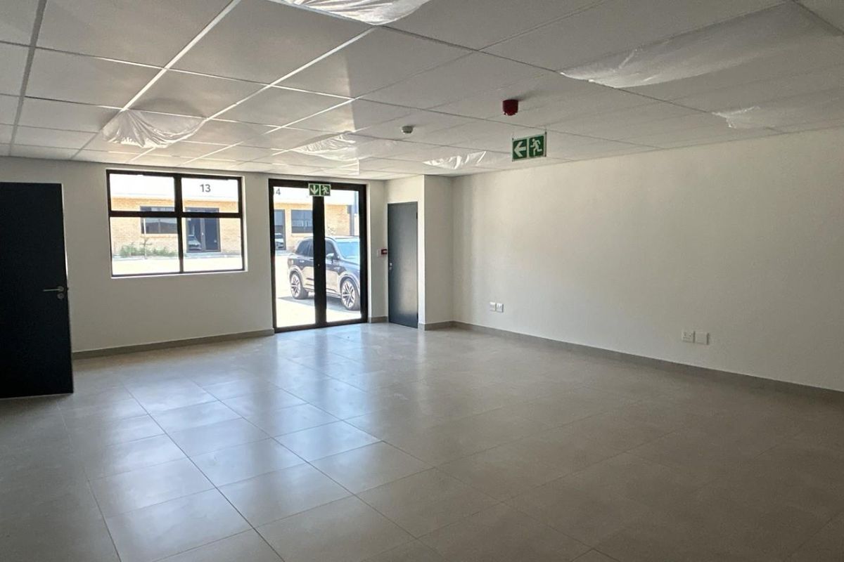 895 sqm Warehouse To Let | Silverview Business Park | Samrand - Photo 3