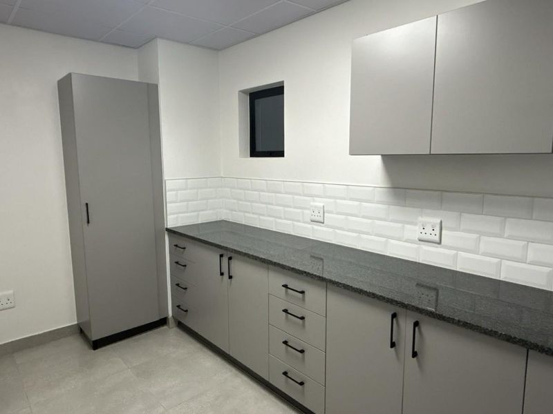 895 sqm Warehouse To Let | Silverview Business Park | Samrand - Photo 10