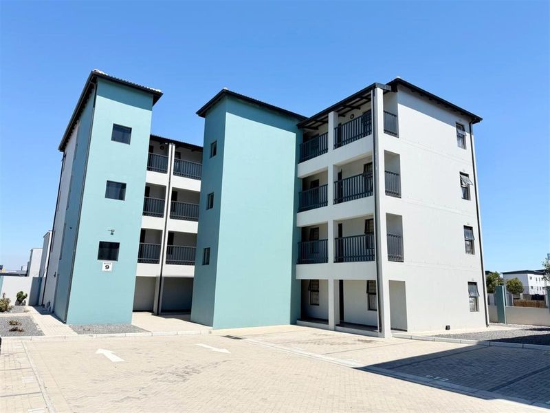 Very Neat 2-Bedroom Apartment For Sale In Parklands - Photo 8