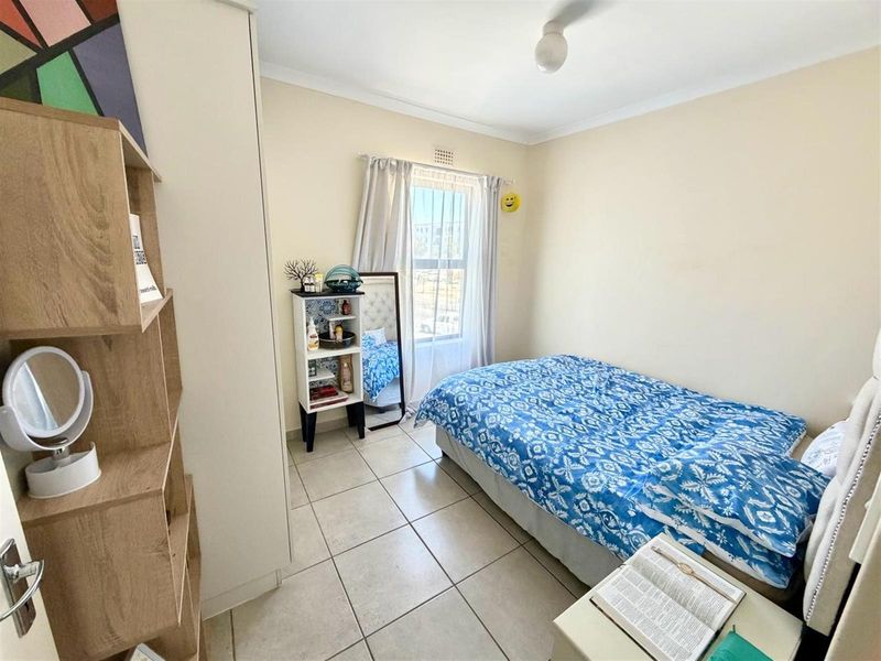 Very Neat 2-Bedroom Apartment For Sale In Parklands - Photo 4
