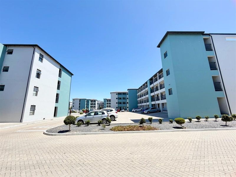 Very Neat 2-Bedroom Apartment For Sale In Parklands - Photo 9