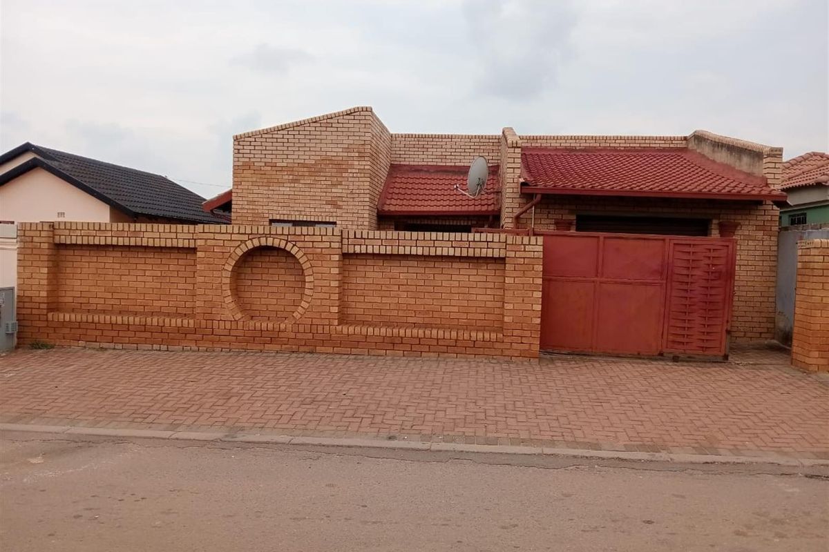 House For Sale in Protea Glen EXT 11, Soweto - Photo 2