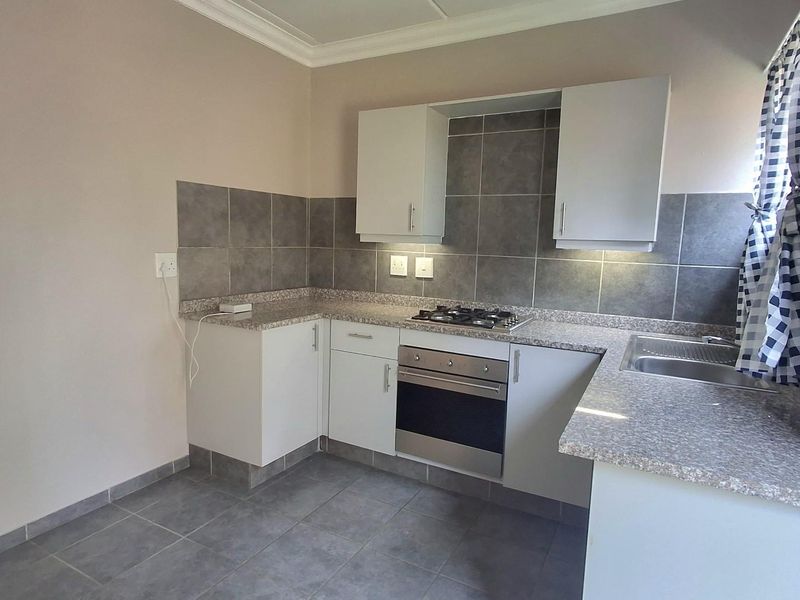 Double-Storey Home with Iconic Johannesburg Skyline Views - South Hills Lifestyle Estat - Photo 8