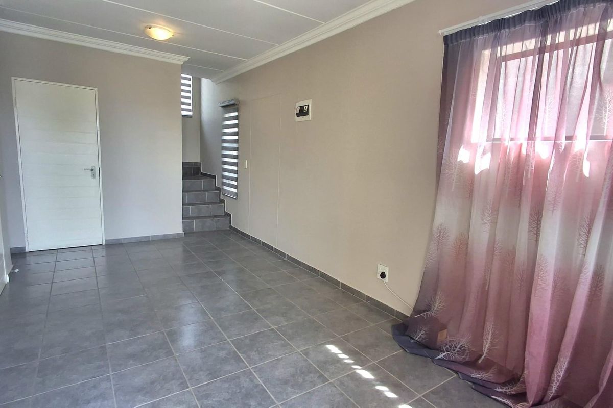 Double-Storey Home with Iconic Johannesburg Skyline Views - South Hills Lifestyle Estat - Photo 4