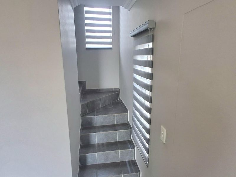 Double-Storey Home with Iconic Johannesburg Skyline Views - South Hills Lifestyle Estat - Photo 9