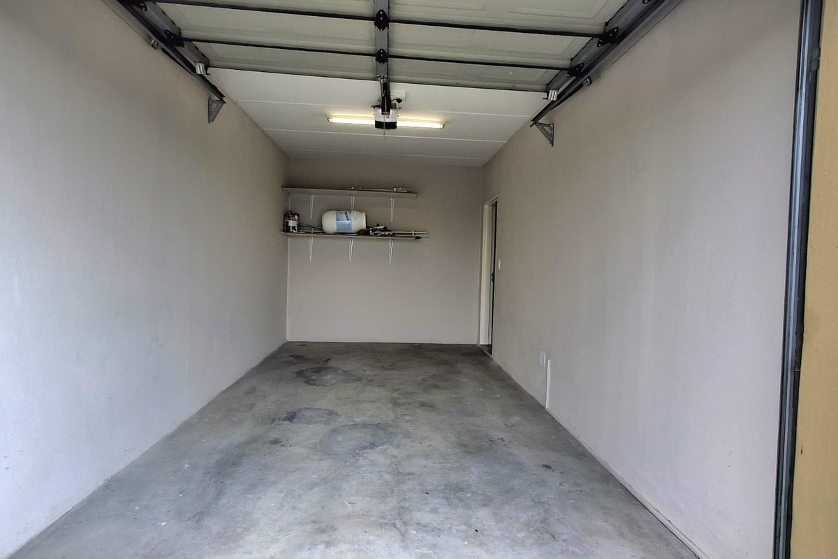 Double-Storey Home with Iconic Johannesburg Skyline Views - South Hills Lifestyle Estat - Photo 2