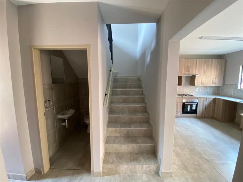 Apartment For Sale in Die Heuwel, Witbank - Photo 5