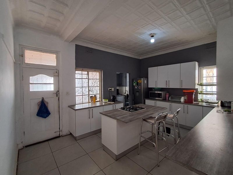 House For Sale in Bellevue, Johannesburg - Photo 2