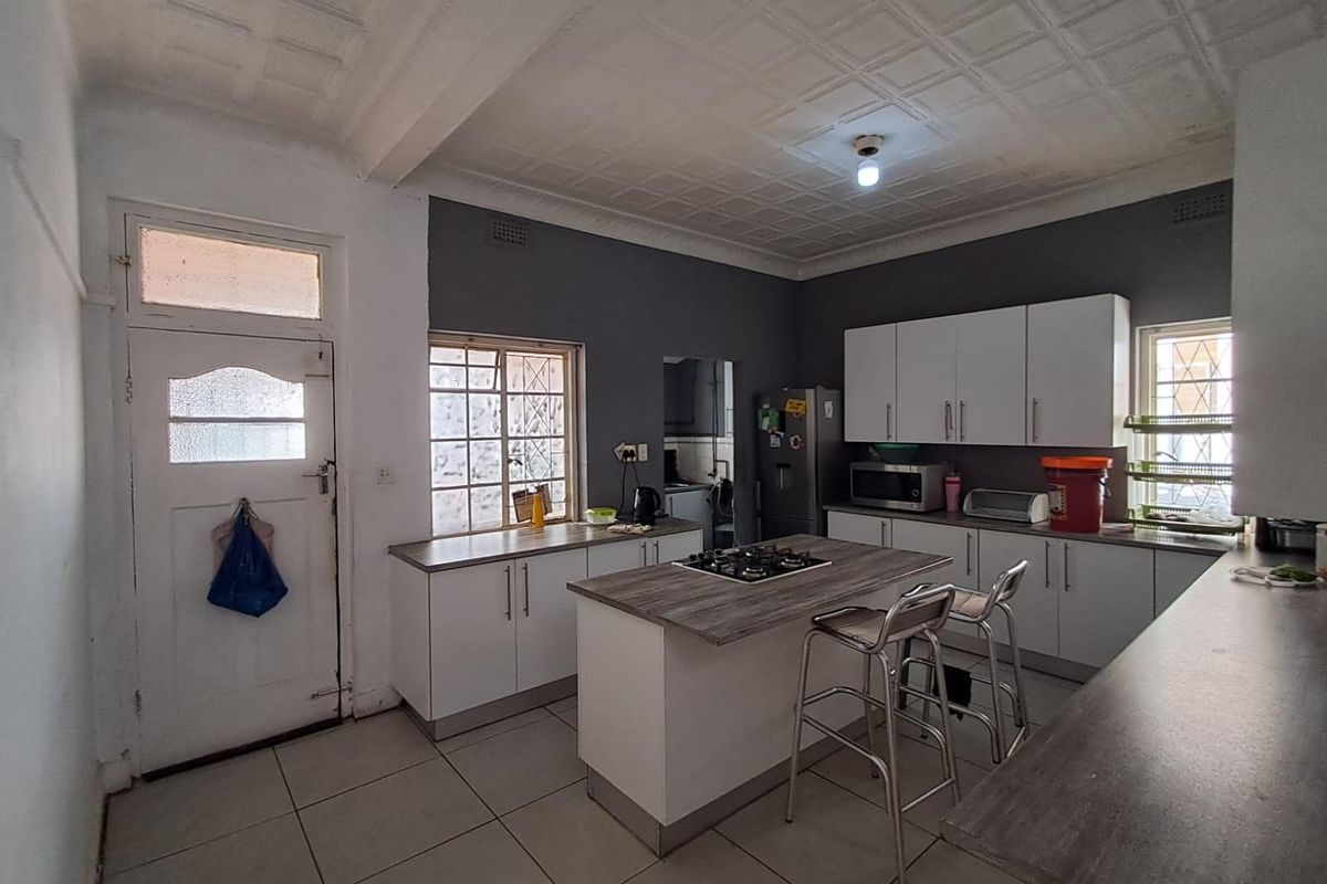 House For Sale in Bellevue, Johannesburg - Photo 2