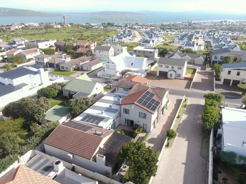 Where the West Coast Comes Indoors - A Seven-Bedroom Lifestyle Home in Myburgh Park, Langebaan - Photo 4