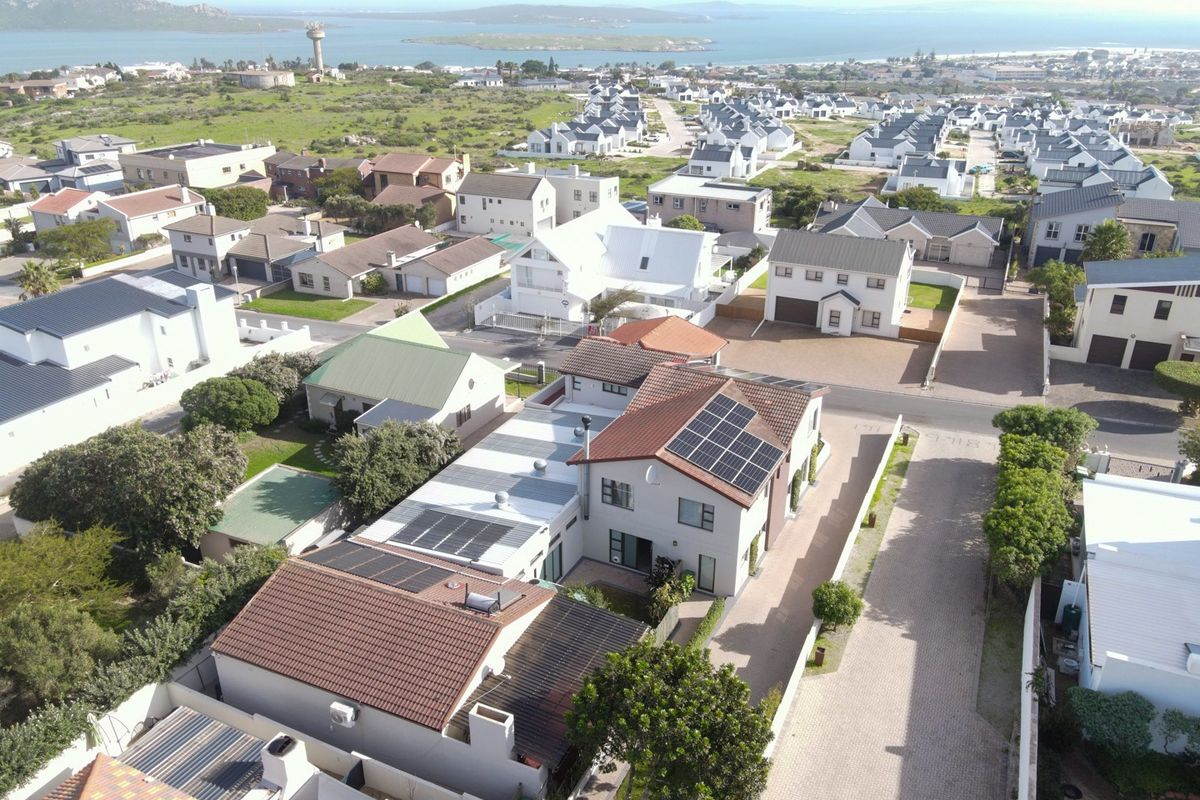 Where the West Coast Comes Indoors - A Seven-Bedroom Lifestyle Home in Myburgh Park, Langebaan - Photo 4