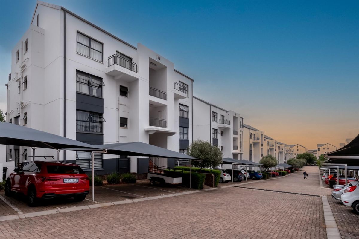 Modern, Secure and Perfectly Located 2 Bedroom Apartment for Sale in Oakdene - Photo 5