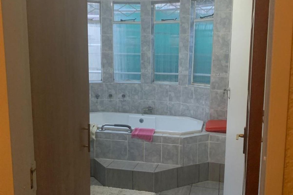 House For Sale in Castleview, Germiston - Photo 5