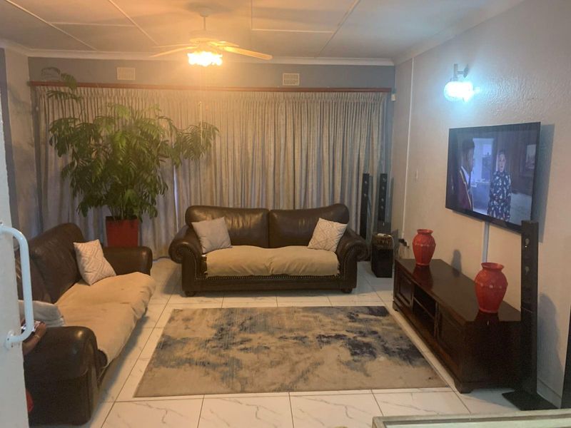 House For Sale in Castleview, Germiston - Photo 9