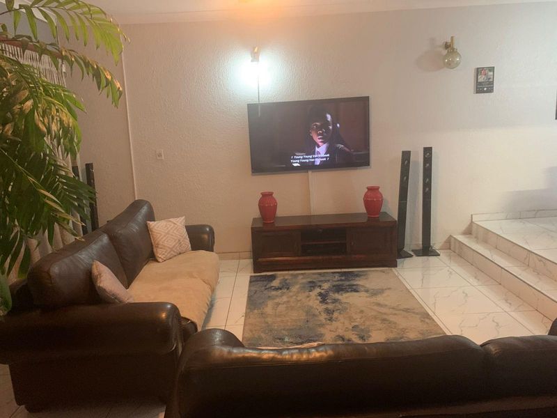 House For Sale in Castleview, Germiston - Photo 3