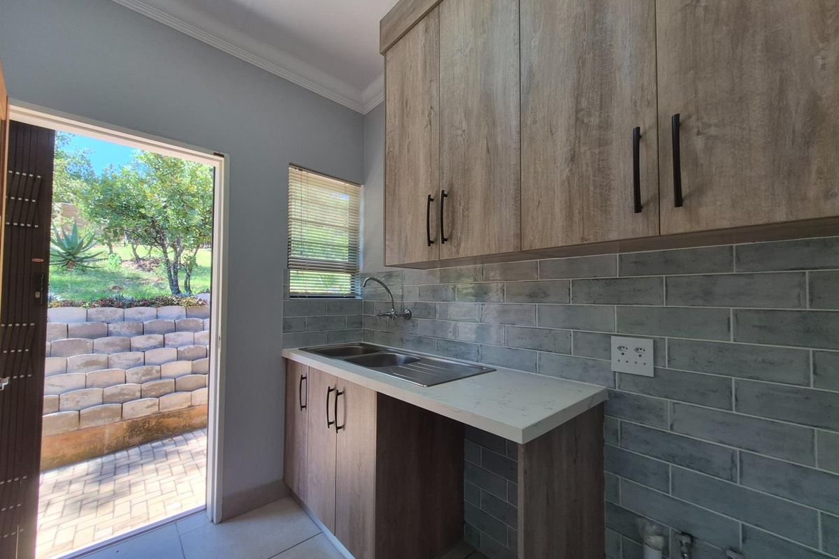 Kranspoort House for the Discerning Buyer! - Photo 3