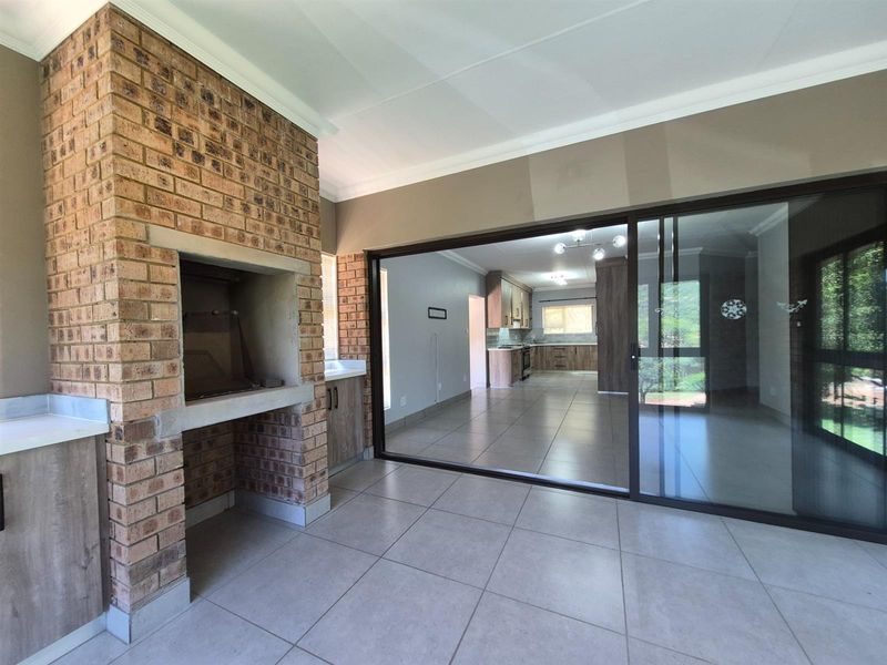 Kranspoort House for the Discerning Buyer! - Photo 10