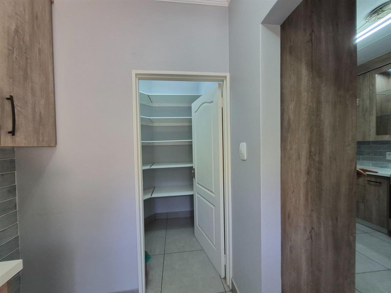 Kranspoort House for the Discerning Buyer! - Photo 7