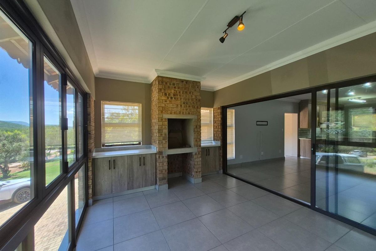 Kranspoort House for the Discerning Buyer! - Photo 5