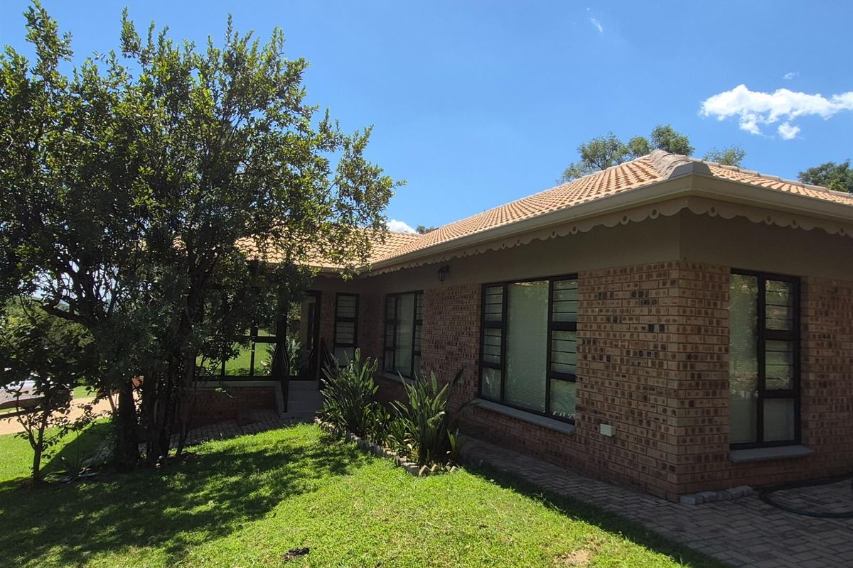 Kranspoort House for the Discerning Buyer! - Photo 4