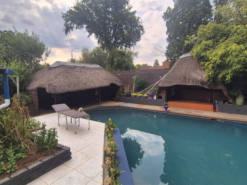 Four bedroom house in enclosed area in Sunward Park - Photo 5