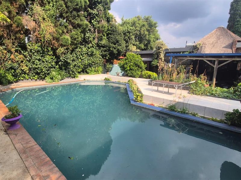 Four bedroom house in enclosed area in Sunward Park - Photo 3