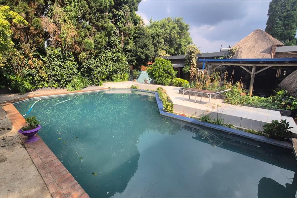 Four bedroom house in enclosed area in Sunward Park - Photo 3