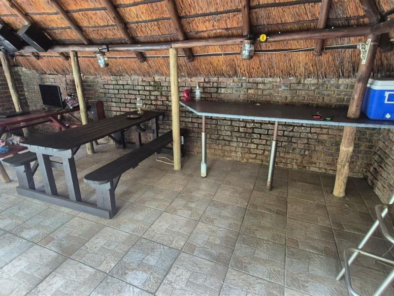 Four bedroom house in enclosed area in Sunward Park - Photo 7