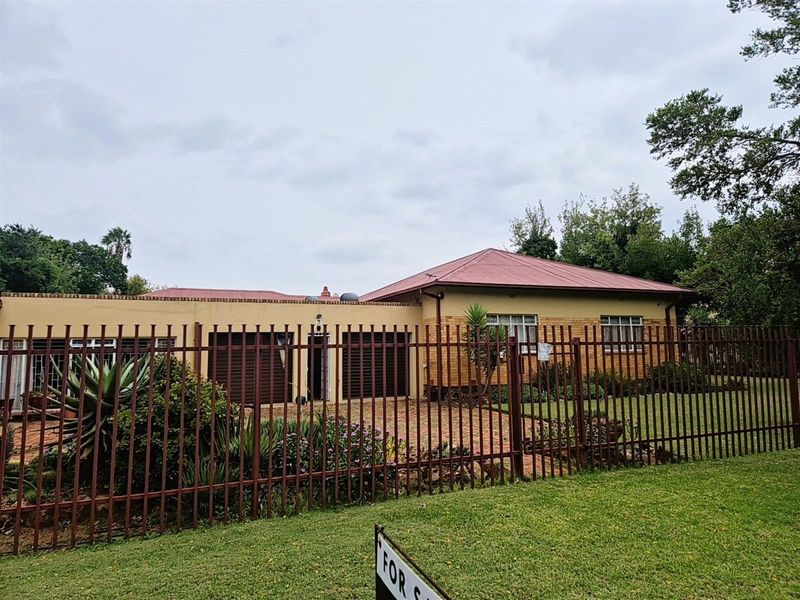 Prime Investment Opportunity in Die Bult - Family Living, Student Accommodation or Office Conversion - Photo 2